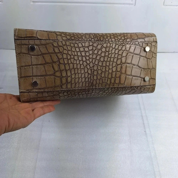Claudia Firenze Croc Embossed Leather Cream Colored Satchel/ Bag - Picture 4 of 16
